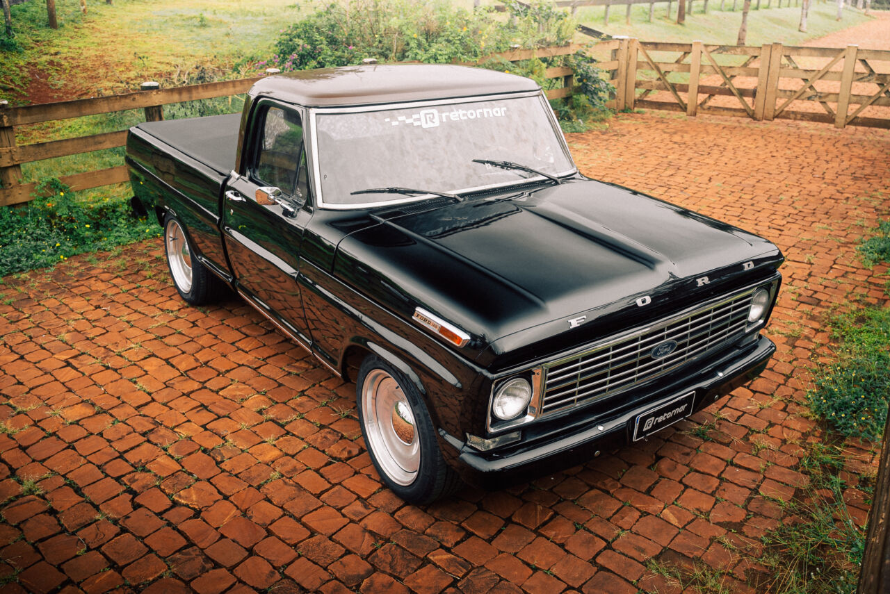 Ford F-100 1979 Preta Retornar - Ângulo Superior