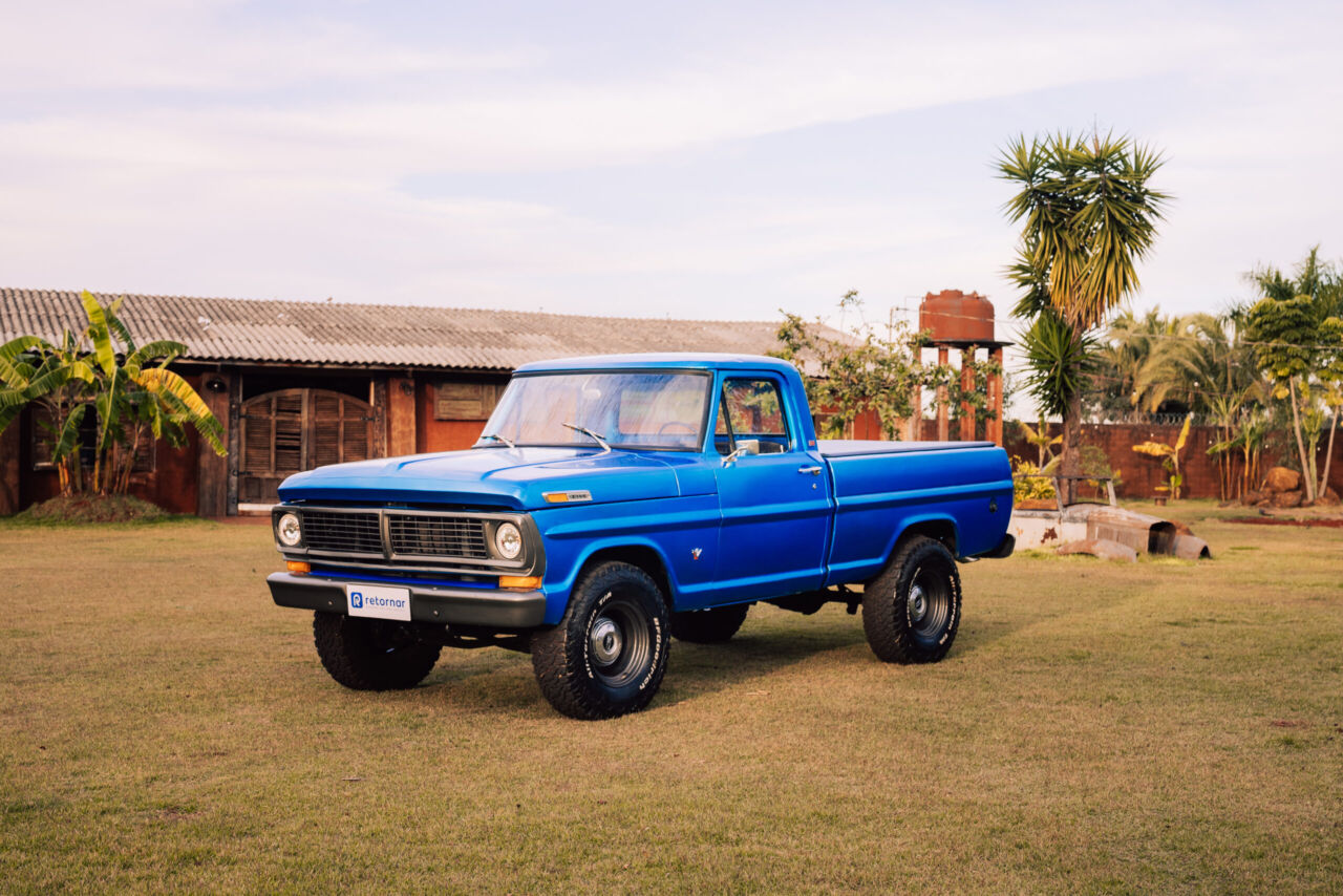 Ford F100 Azul da Retornar