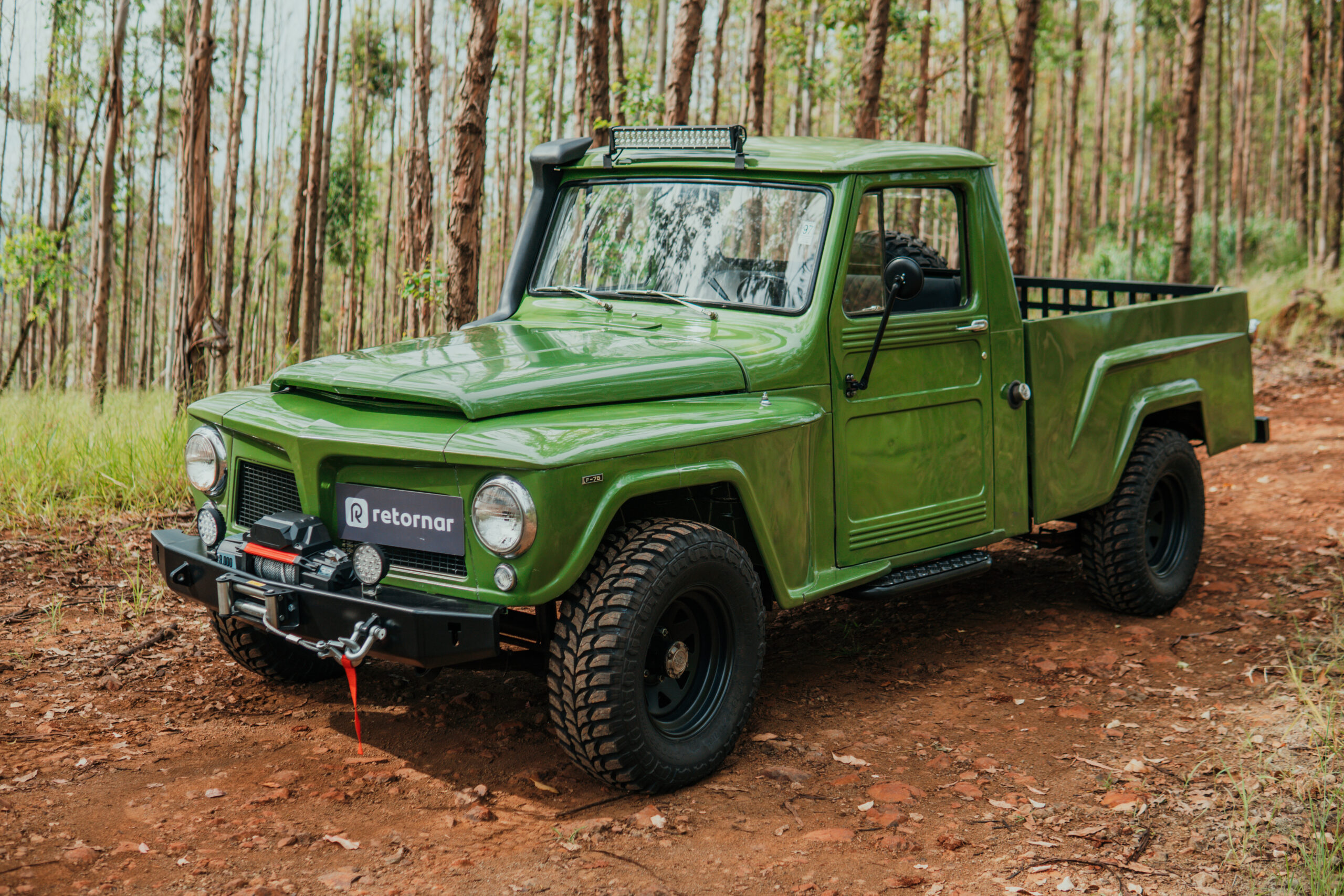 Ford F75: um carro "faz tudo"