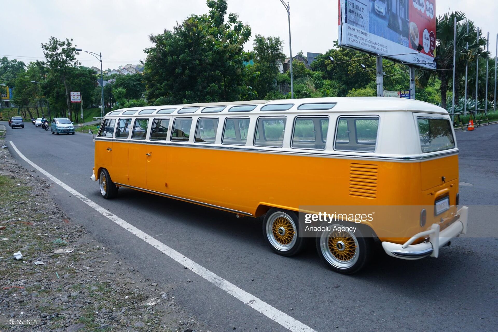 KOMBI SEMARANG, INDONESIA - JANUARY 19 : Longest Volkswagen Kombi in the world is seen in front of a garage in Semarang, Central Java, Indonesia, on January 19, 2016. World's longest Volkswagen Kombi van took more than a year to build and stretches to 7.6 metres long with an engine of 2000 cc,41 windows and six wheels. (Photo by Dhana Kencana/Anadolu Agency/Getty Images)