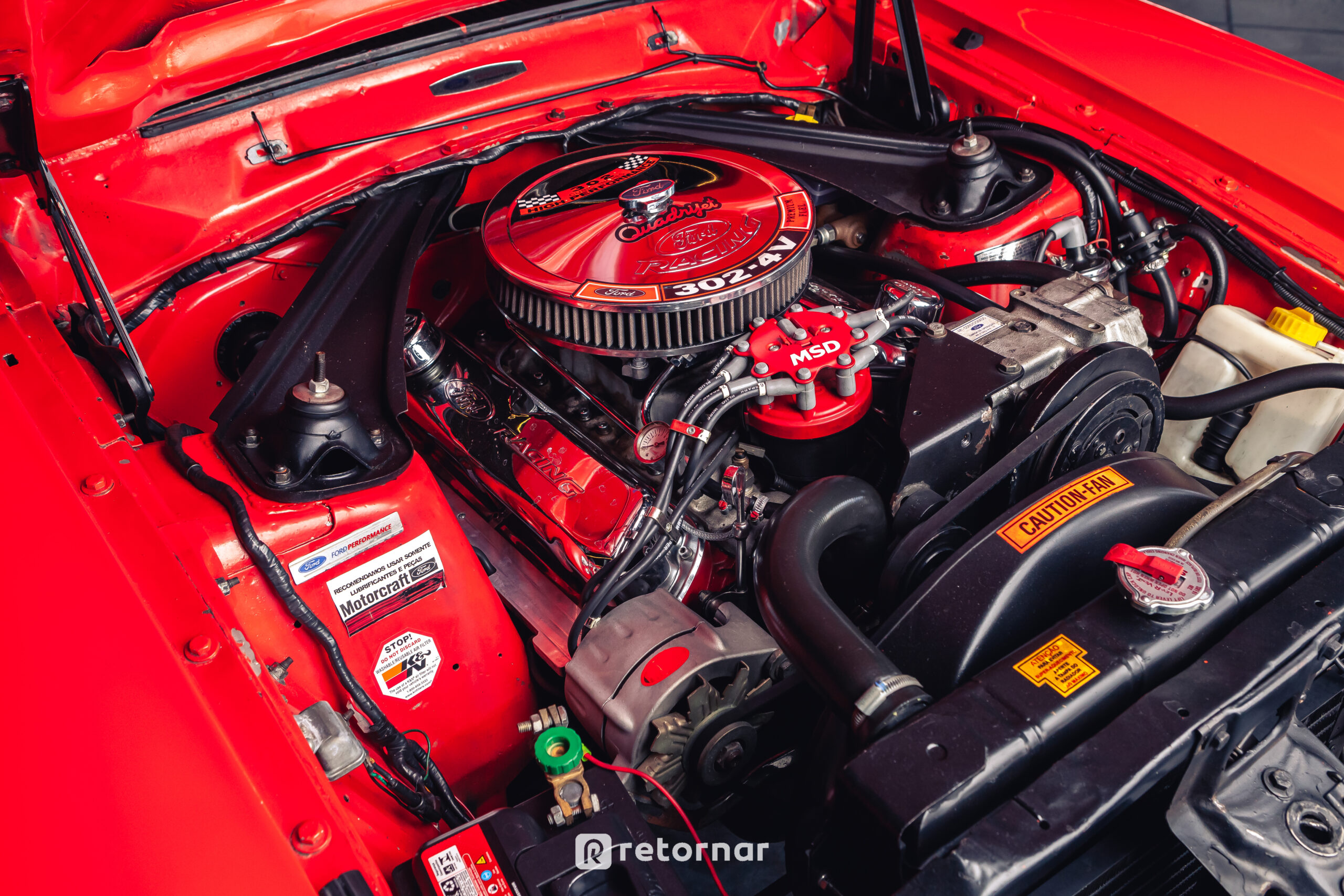 Motor Maverick V8 da Retornar