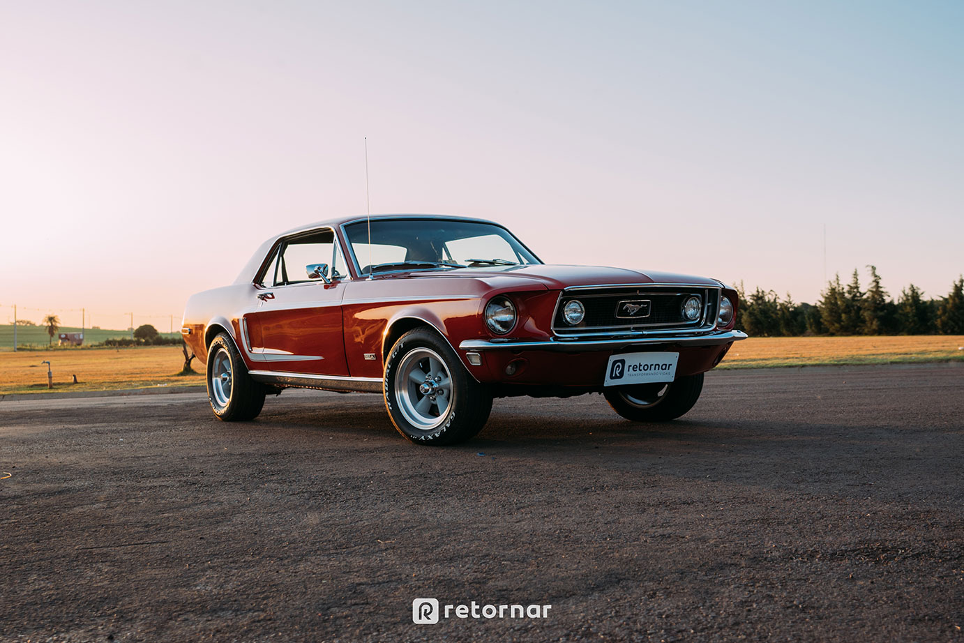 Concorra ao Ford Mustang GT da Retornar
