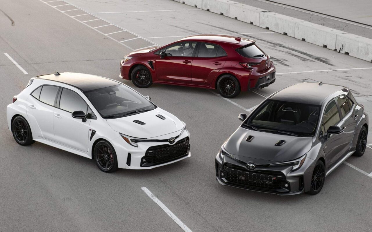 Corolla GR em tres cores