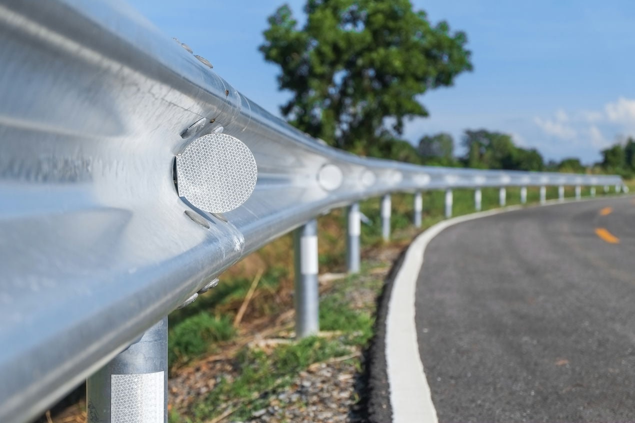 guard rail sinalizado