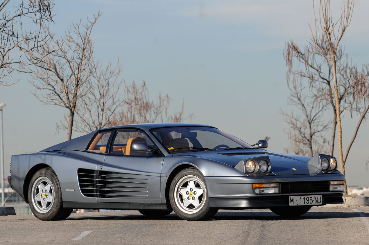 Testarossa na cor cinza