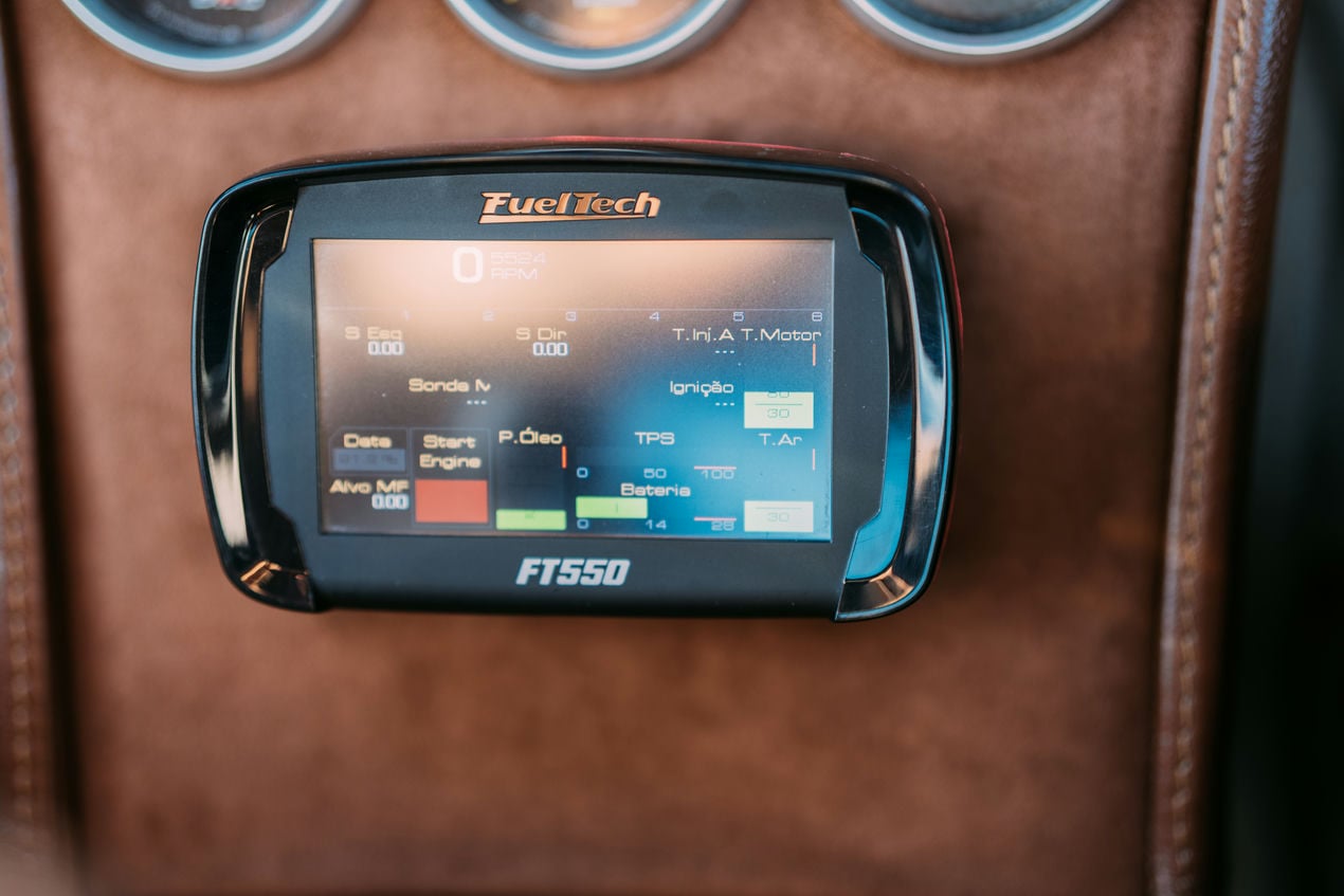 Sistema FT 550 instalado em um Opala