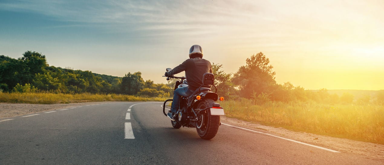 Harley, estrada por do sol