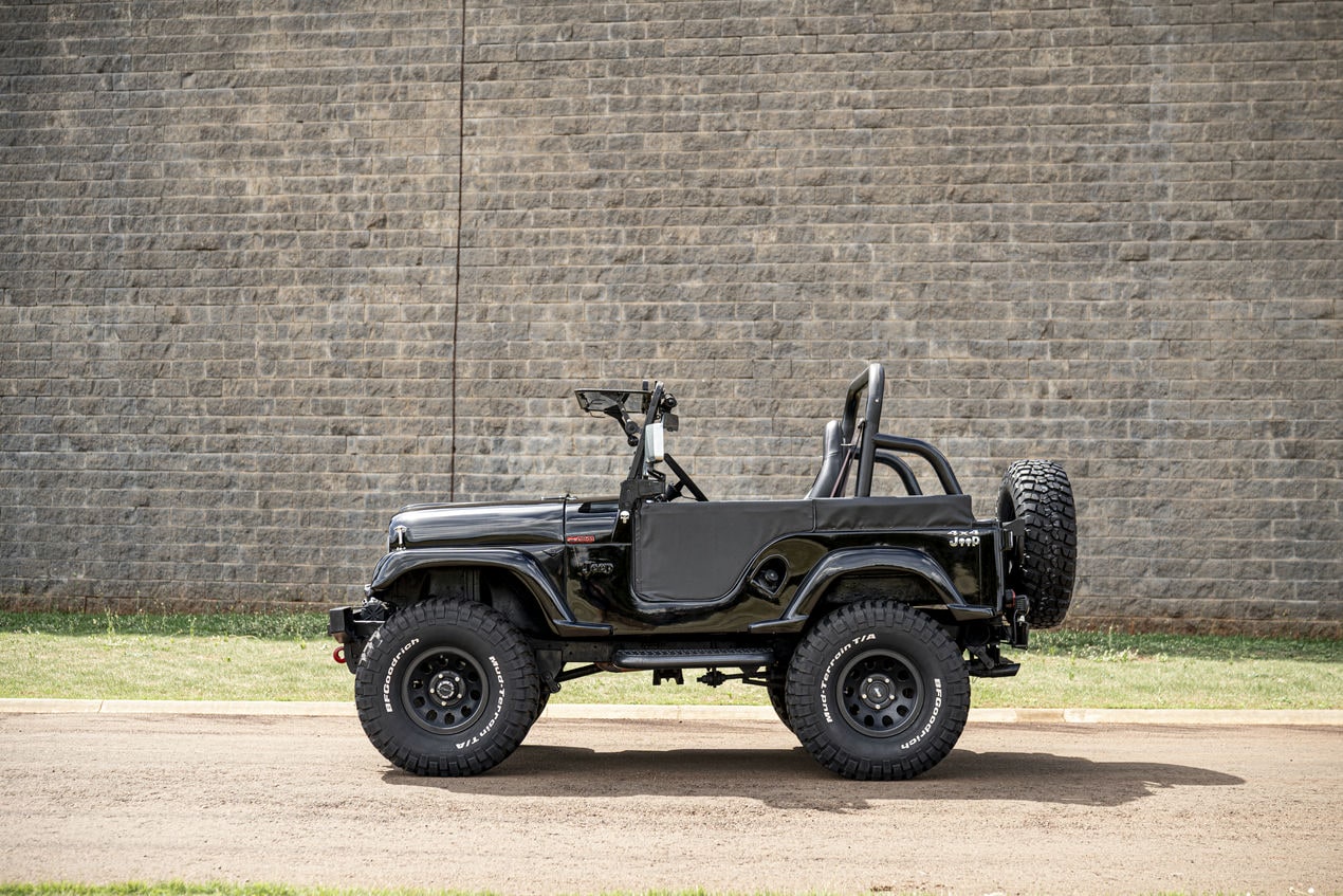 Visão Lateral do Jeep Willys da Retornar
