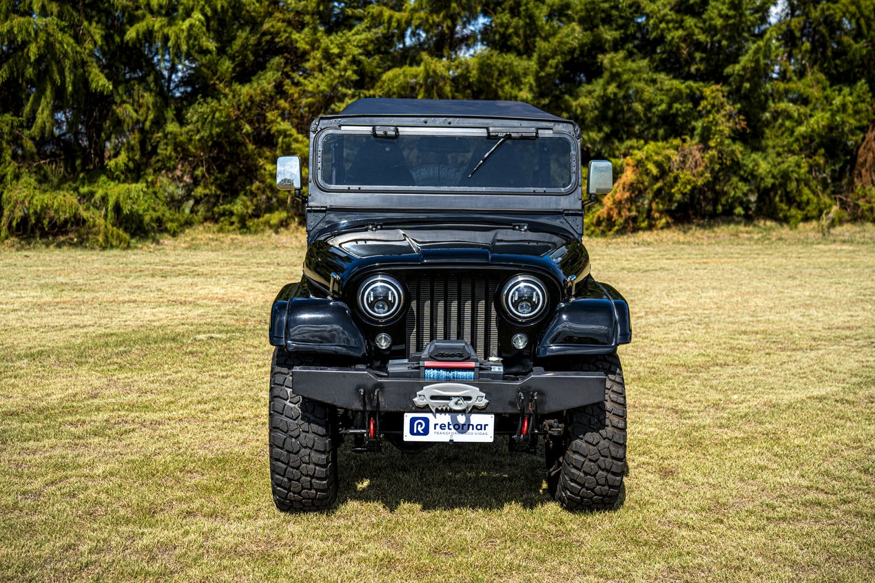 Jeep Willys da Retornar de Frente