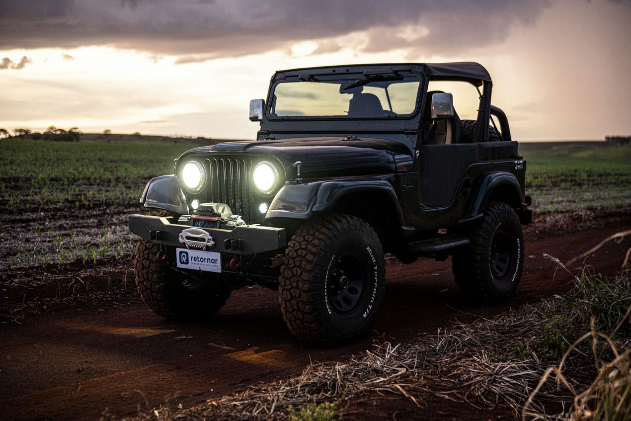 Jeep Willys para Sorteio da Retornar com luzes ligadas