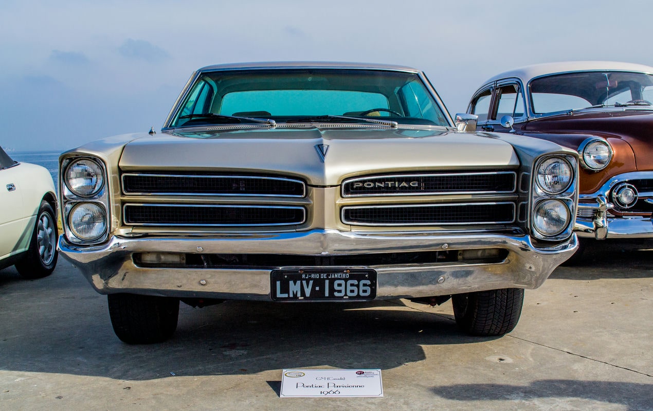 Pontiac GTO 1965 com Placa Preta