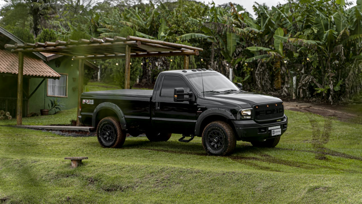 Ford F250 em area rural
