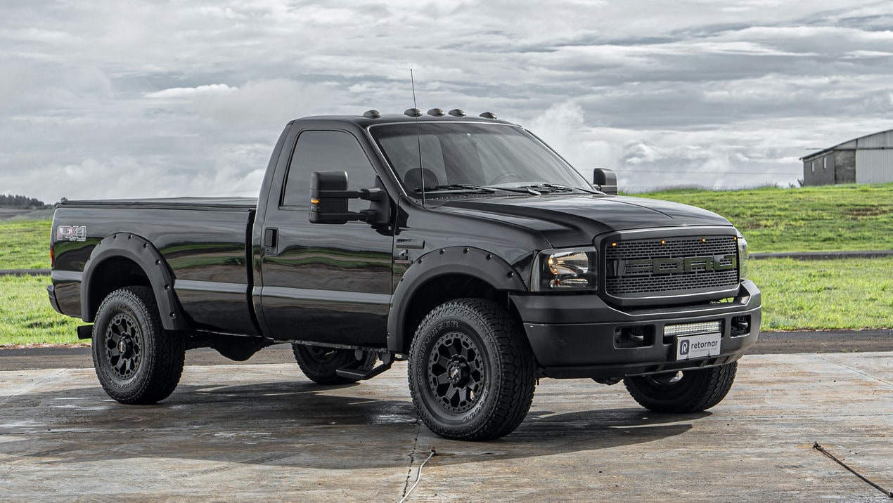 Visão lateral frontal da F250