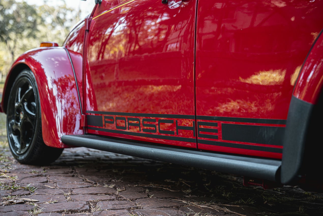 Detalhe PORSCHE do lado do Fusca Turbo