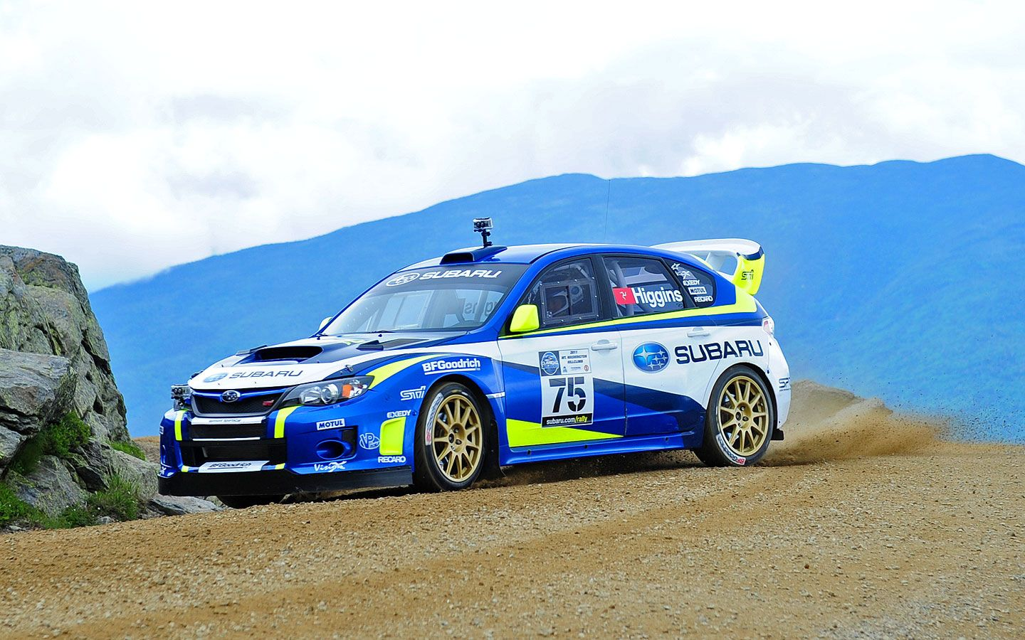 Subaru Wrx Sti em campeonato de rally hillclimb
