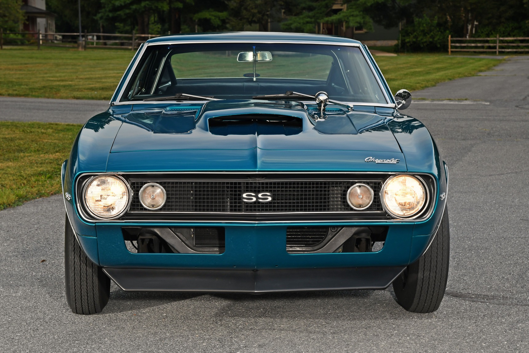 frente do camaro SS azul de 1967