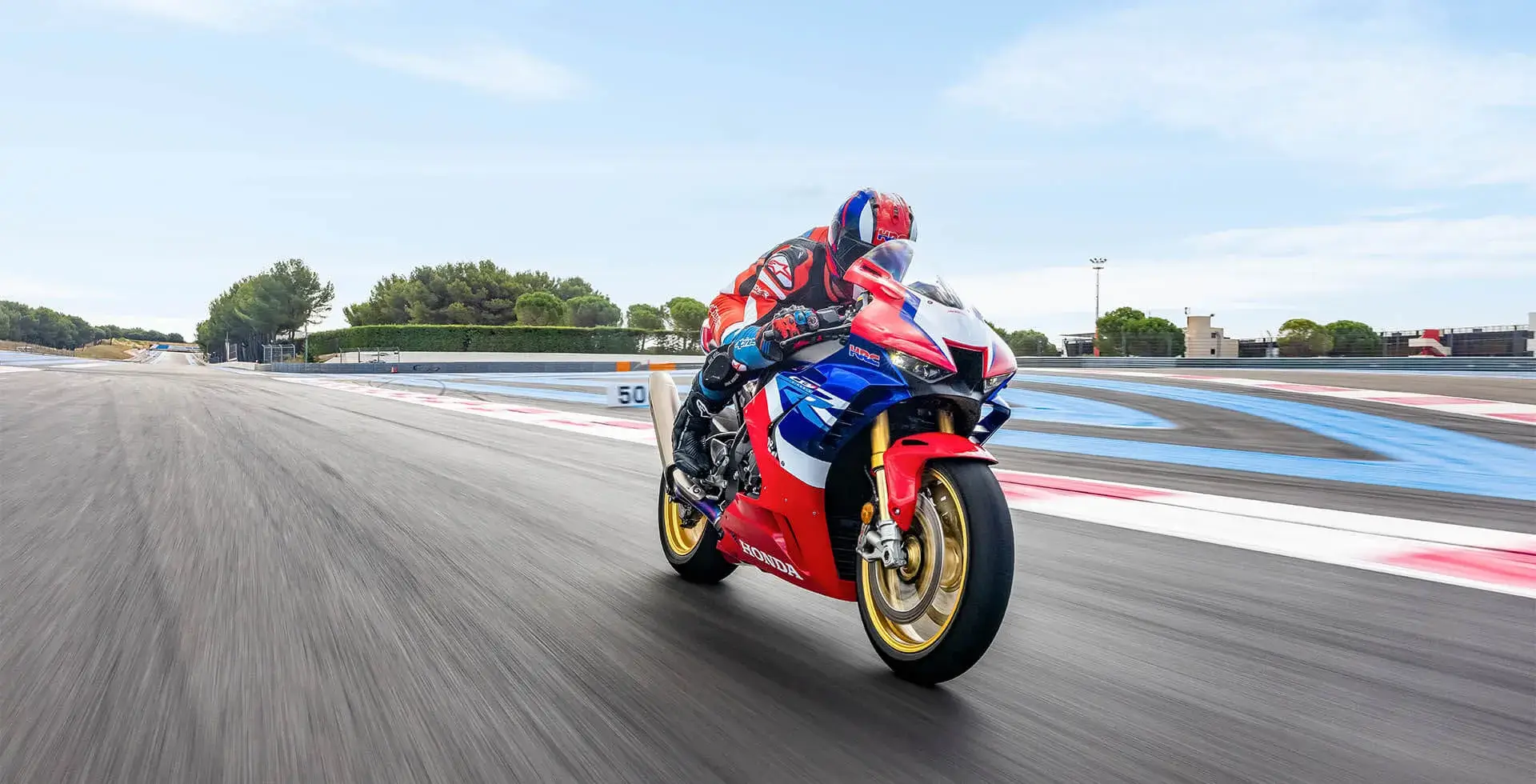 MOTO CBR NA PISTA