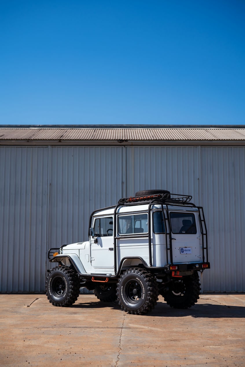 bandeirante na vertical na garagem