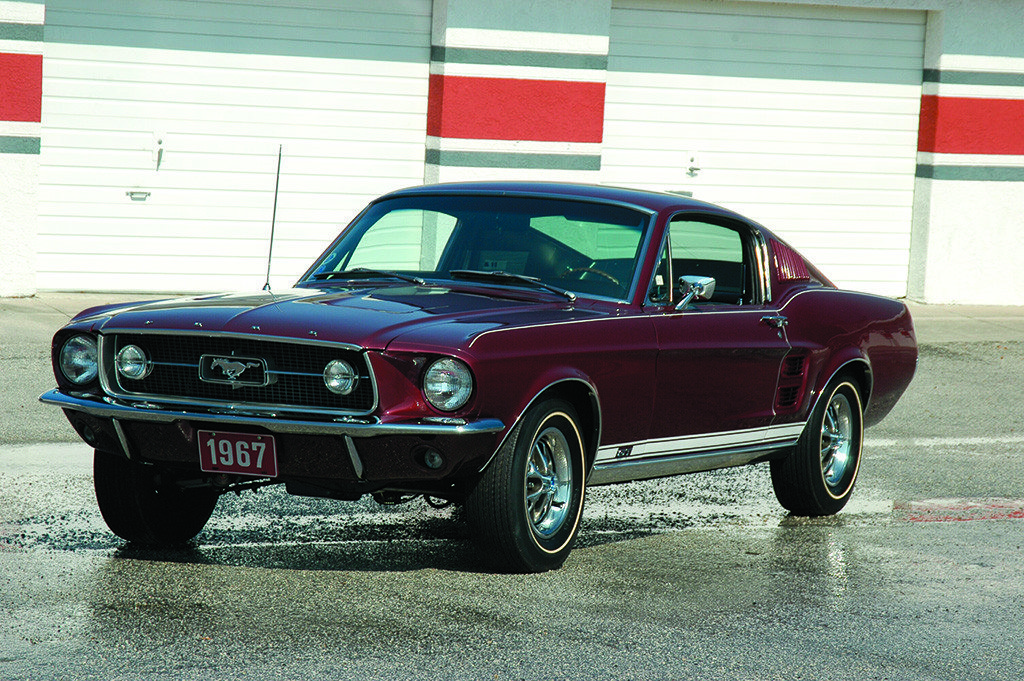 mustang na cor vinho