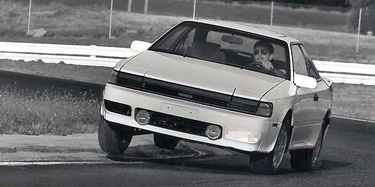 Celica 1988 na pista em teste
