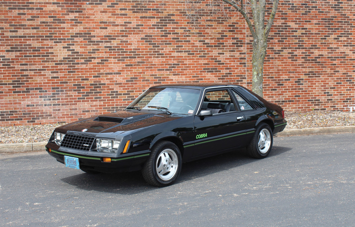 nome para carro mustang cobra preto 1979