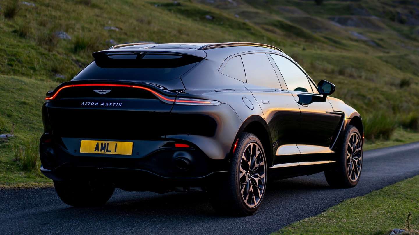 ASTON MARTIN DBX