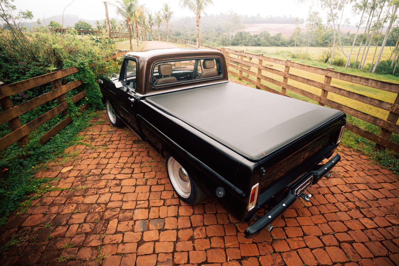 F-100 1979 preta vista da caçamba — promoção Retornar: O Peso da Tradição