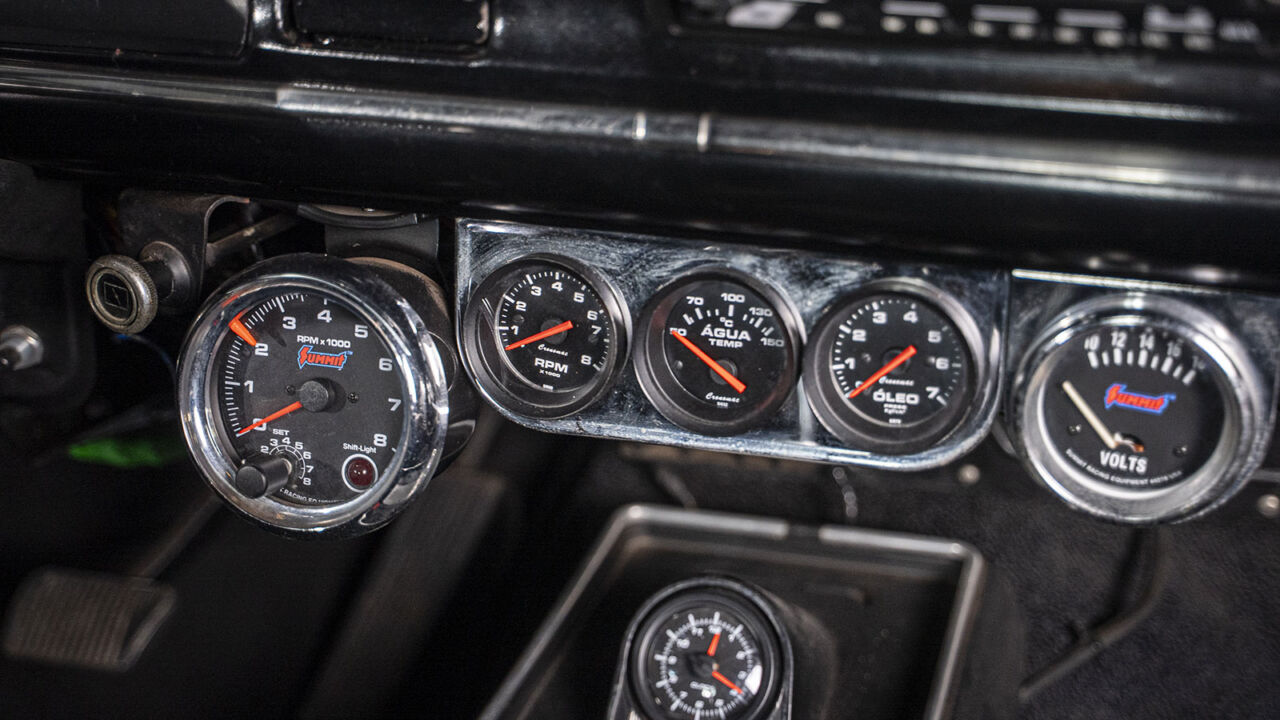 Ford Maverick V8 da Retornar — painel de instrumentos