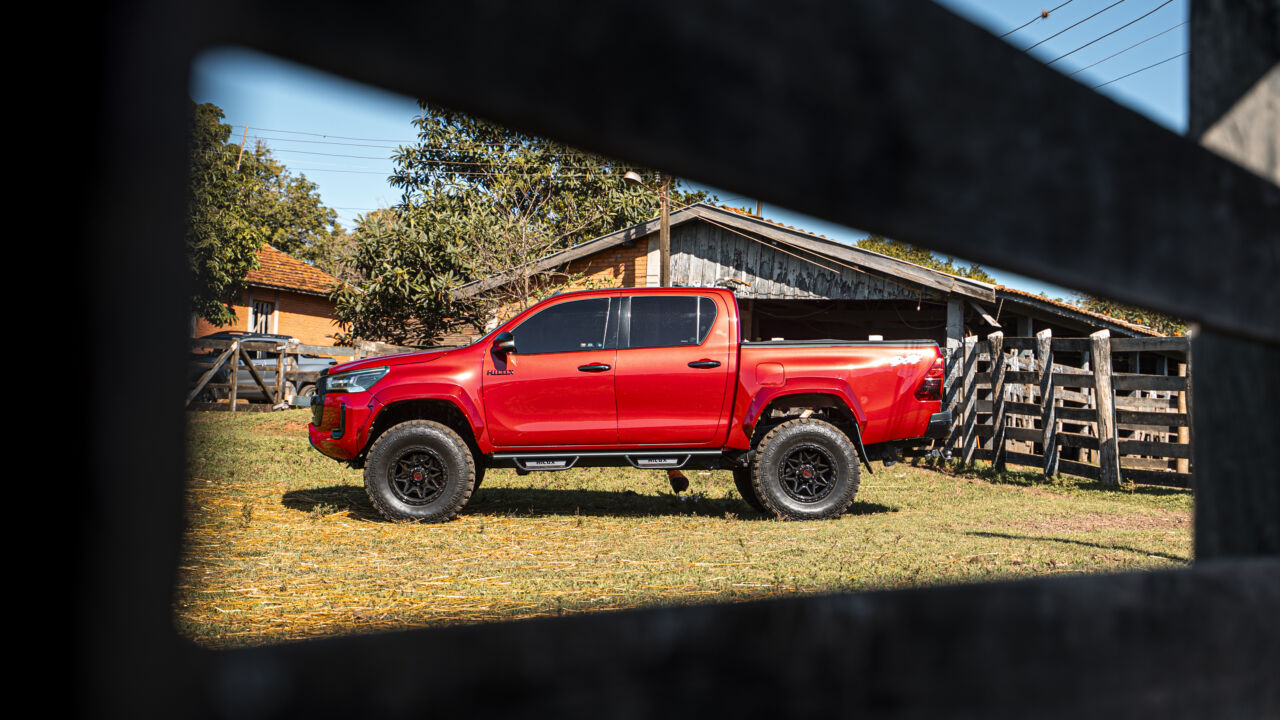 Toyota Hilux — Retornar