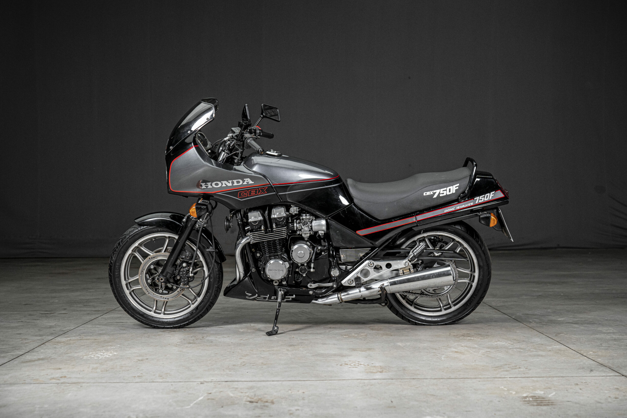 História CBX 750 (7 Galo). A maior vedete dos anos 80 e 90, a moto…, by  Movido a Motor