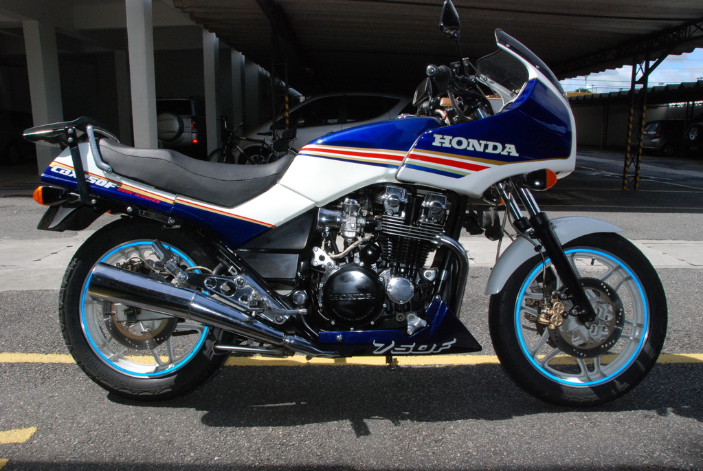 7 Galo: conheça as versões da Honda CBX 750F