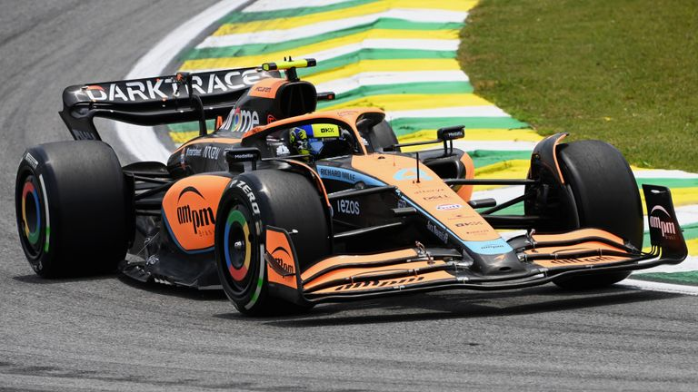 Carro da McLaren em Interlagos em 2022. Reprodução