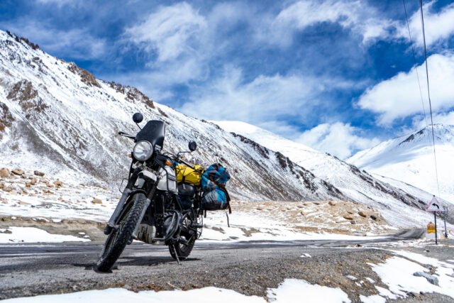 Royal Enfield Himalayan em terrenos pouco favoráveis. Shutterstock