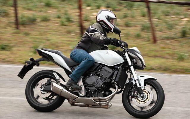 Honda Hornet Saiba Mais Sobre A Lend Ria Moto Naked Retornar