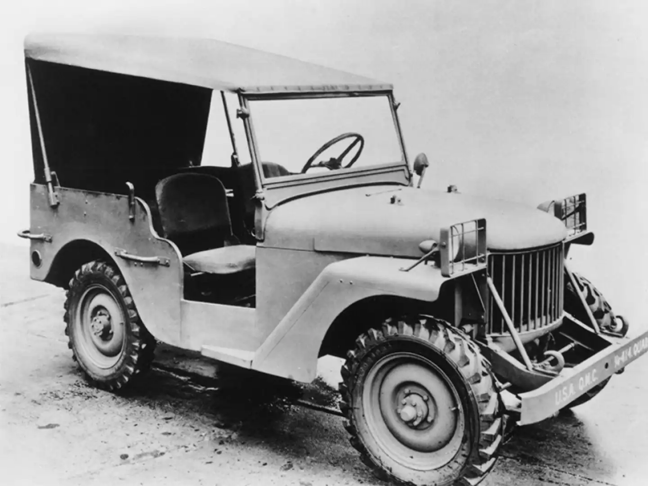 jeep willys em foto de época preta e branca