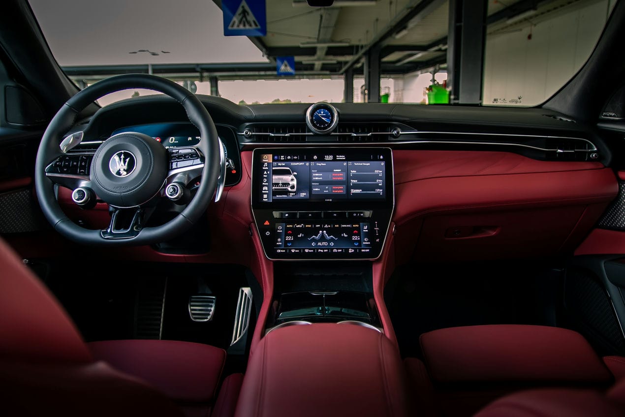 Interior de um Maserati. Shutterstock