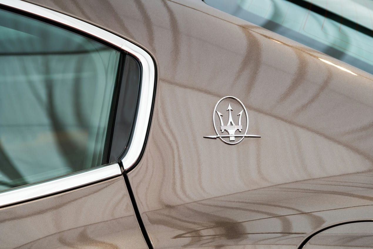Detalhe do Logo da Maserati. 