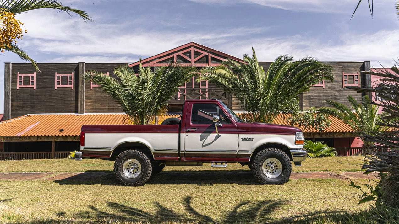 pickup f1000 da retornar de lado