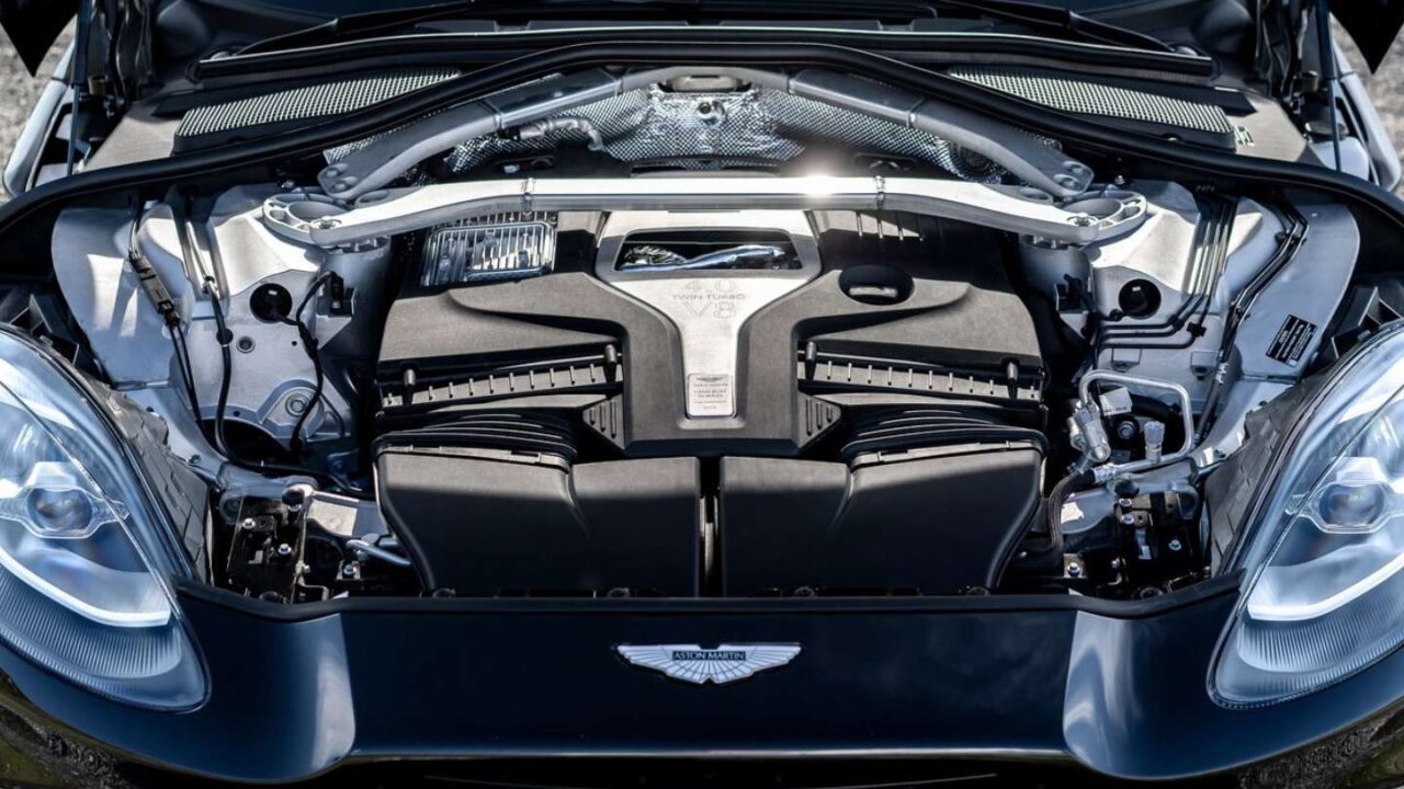 ASTON MARTIN DBX