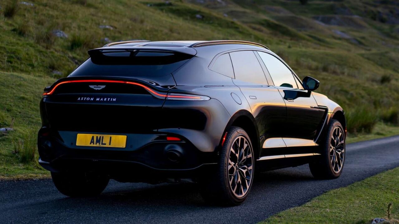 ASTON MARTIN DBX