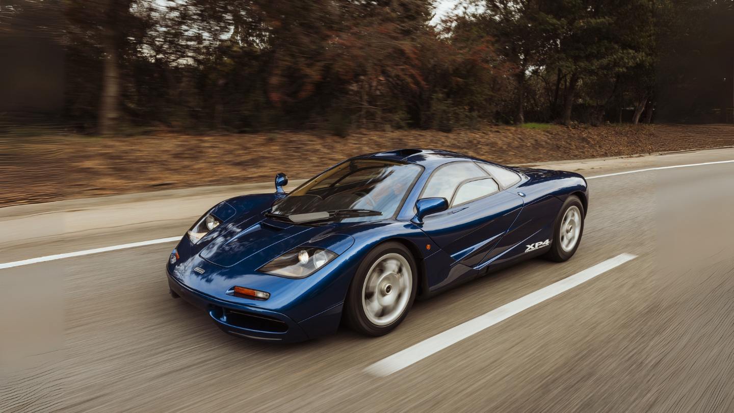 MCLAREN F1 na rua
