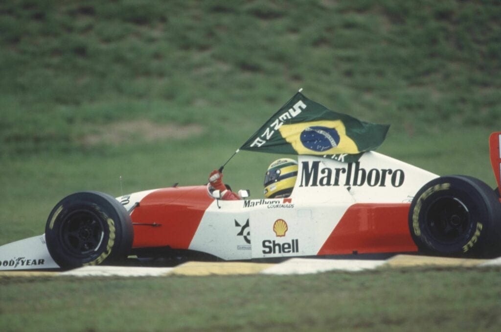 Vitória emocionante de Senna no GP do Brasil 1991, mesmo com problemas no câmbio.