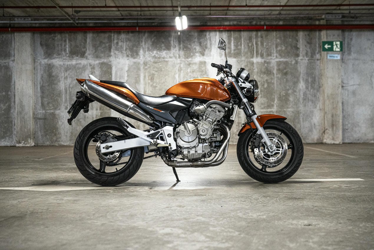 honda hornet retornar